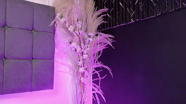 miluv19 online show from December 2025 09:26:01 PM