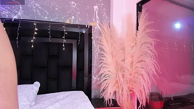 Snapshot of ailynBlaze chatting on January 2026 06:31:01 AM ailynBlaze online show from January 2026 06:31:01 AM