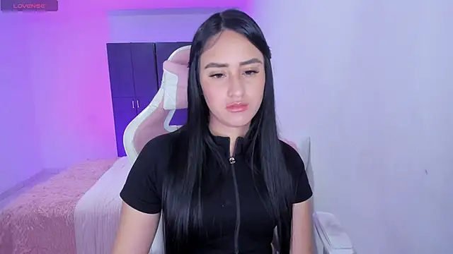 Tinylottie online show from April 2026 10:33:01 PM