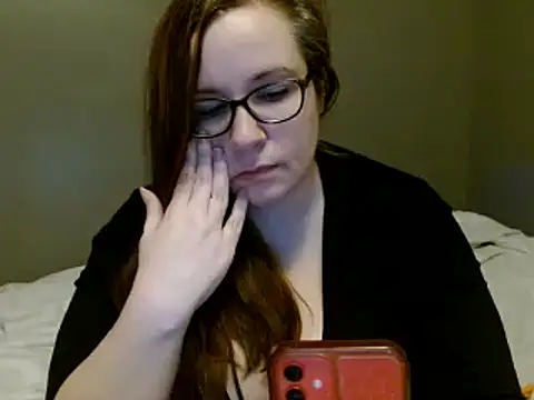 Snapshot of KayleeHollyxxx chatting on February 2025 09:00:02 AM KayleeHollyxxx online show from February 2025 09:00:02 AM