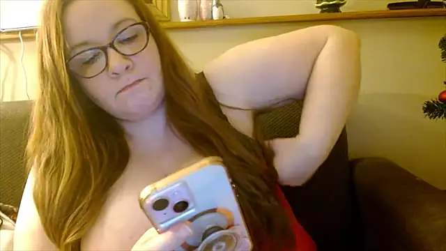 Snapshot of KayleeHollyxxx chatting on January 2026 06:06:02 AM KayleeHollyxxx online show from January 2026 06:06:02 AM