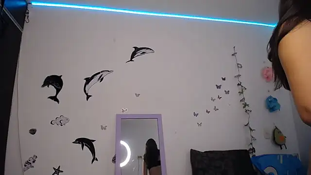 Julieta Hass online show from September 2025 06:07:02 PM