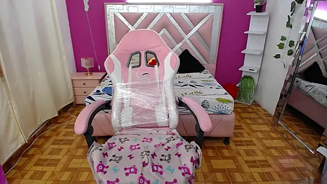 brithany smiith  online show from February 2025 06:39:02 AM