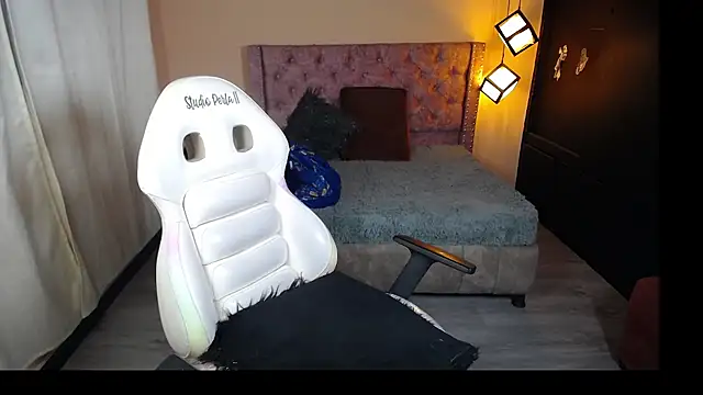 brithany smiith  online show from February 2025 04:10:01 AM