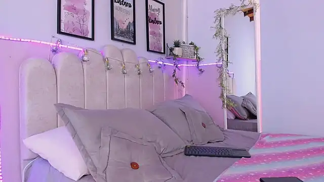 Snapshot of Camile_Diazzz chatting on January 2025 01:53:02 PM Camile Diazzz online show from January 2025 01:53:02 PM