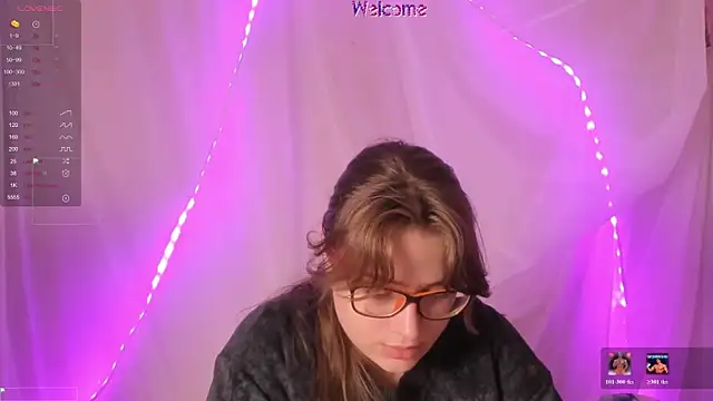 Snapshot of Seductive_She_Wolf chatting on July 2026 03:24:01 PM Seductive She Wolf online show from July 2026 03:24:01 PM
