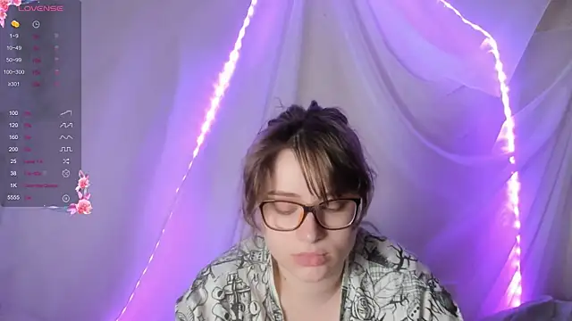 Snapshot of Seductive_She_Wolf chatting on June 2026 12:48:01 PM Seductive She Wolf online show from June 2026 12:48:01 PM
