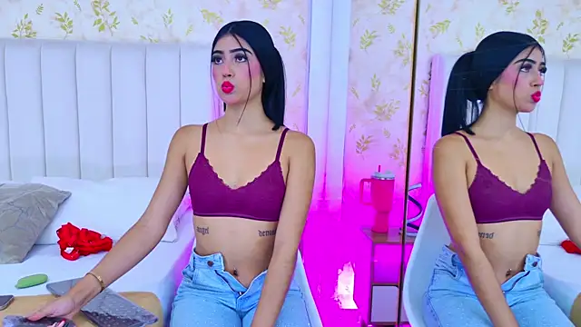 Mia-Monroe online show from November 2025 07:28:01 PM