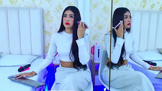 Mia-Monroe online show from October 2025 07:48:01 PM