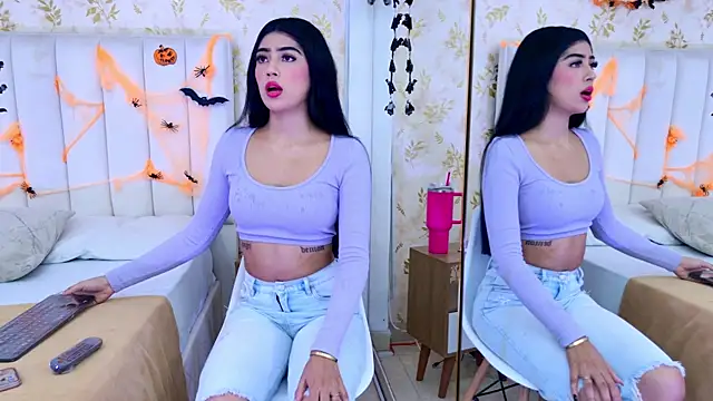 Mia-Monroe online show from October 2025 07:48:02 PM