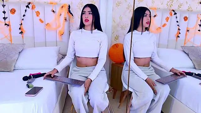 Mia-Monroe online show from October 2025 07:48:02 PM