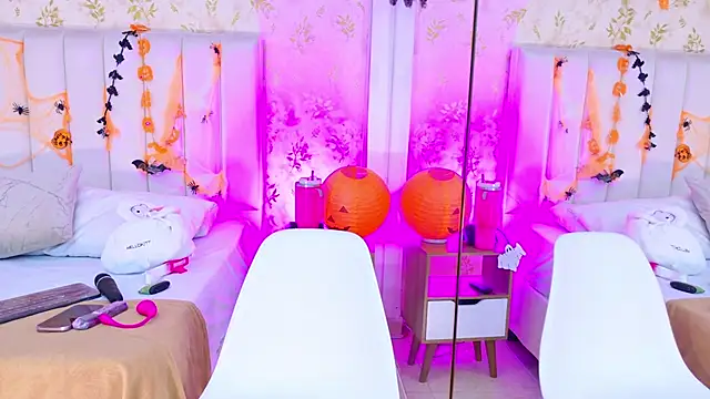 Mia-Monroe online show from November 2025 03:01:01 AM