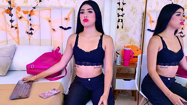 Mia-Monroe online show from October 2025 07:38:02 PM