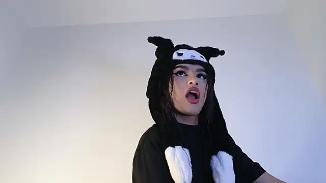 Sophia Cambpell online show from December 2025 09:27:01 PM