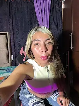 alanaanddaphne online show from May 2026 10:06:02 PM