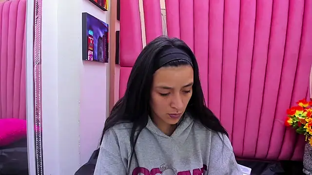 Sarah Hornny online show from March 2026 03:33:01 AM