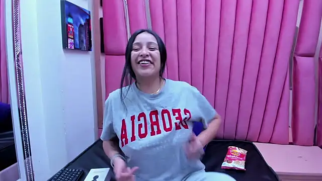 Snapshot of Sarah_Hornny chatting on December 2025 04:03:02 AM Sarah Hornny online show from December 2025 04:03:02 AM