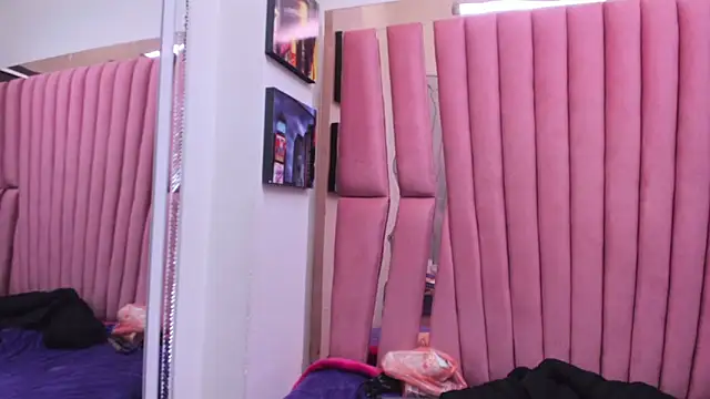 Sarah Hornny online show from November 2025 03:43:02 AM