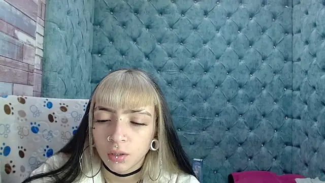 Samantha Smiith online show from October 2025 03:41:01 AM