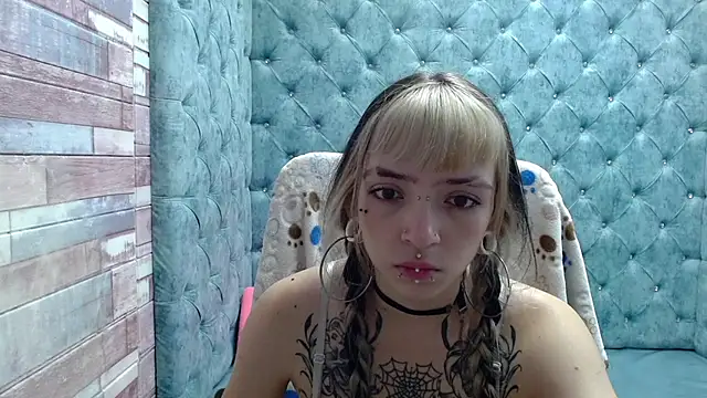 Samantha Smiith online show from October 2025 04:00:01 AM