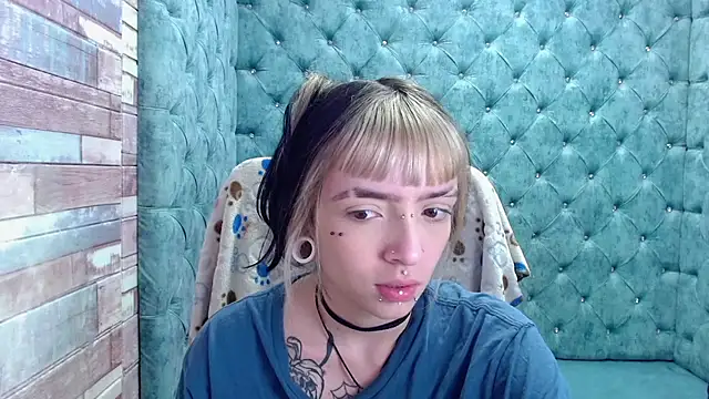 Samantha Smiith online show from October 2025 04:00:01 AM