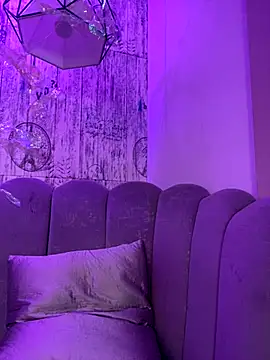 AbyThompson online show from November 2025 12:22:01 PM