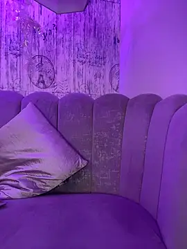 AbyThompson online show from November 2025 02:53:01 PM