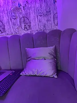 AbyThompson online show from November 2025 02:21:01 PM