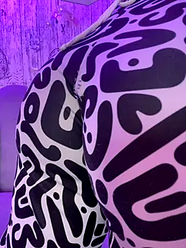 AbyThompson online show from November 2025 06:44:01 PM