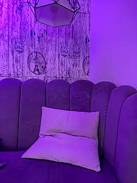 AbyThompson online show from October 2025 07:15:02 PM