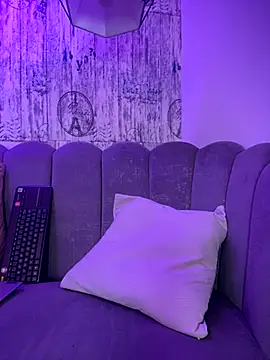 AbyThompson online show from October 2025 01:03:01 PM