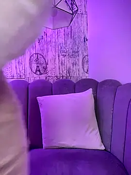 AbyThompson online show from October 2025 12:17:01 PM