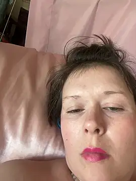 KatieBARBiE98 online show from March 2026 01:06:01 PM