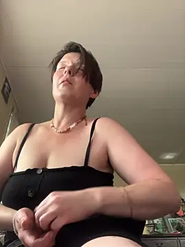 Snapshot of KatieBARBiE98 chatting on June 2026 03:20:02 PM KatieBARBiE98 online show from June 2026 03:20:02 PM