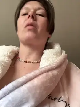 KatieBARBiE98 online show from March 2026 03:44:01 PM