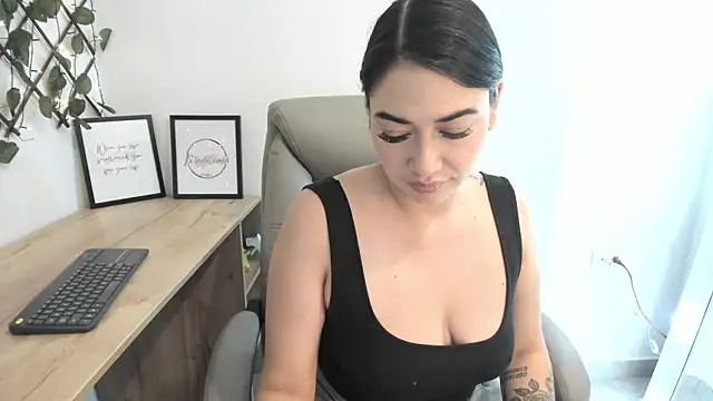 Madeleine  w online show from October 2025 12:11:01 AM