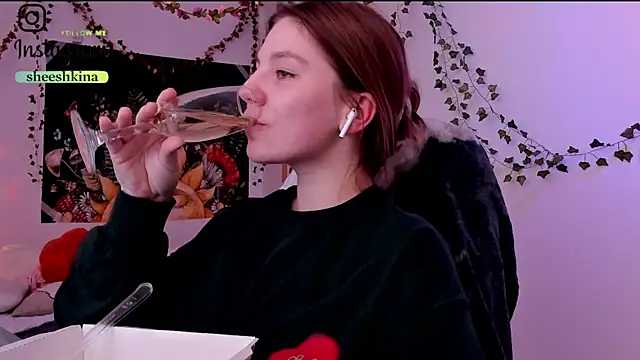 Snapshot of somejgirl chatting on December 2024 07:24:01 PM somejgirl online show from December 2024 07:24:01 PM
