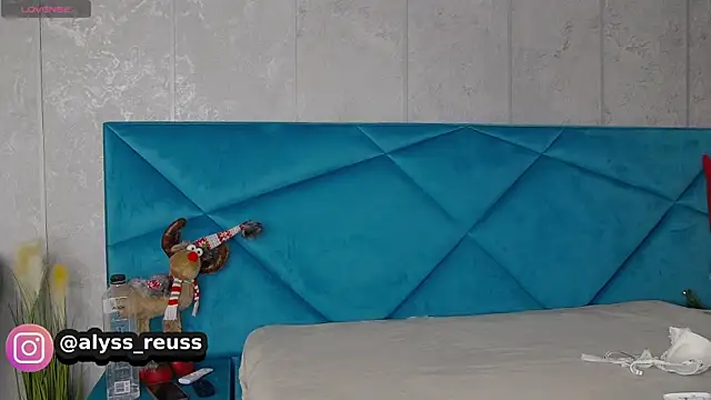 AlyseReuse online show from February 2025 06:00:01 PM