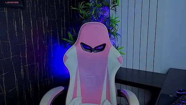 AlyseReuse online show from October 2025 07:32:01 PM