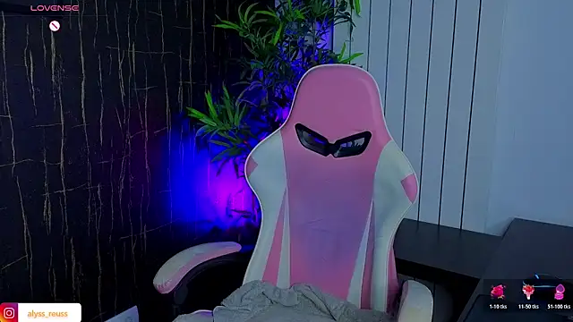 AlyseReuse online show from November 2025 07:29:01 PM