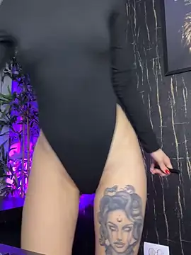 AlyseReuse online show from November 2025 07:29:02 PM