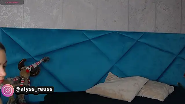 AlyseReuse online show from February 2025 08:53:02 PM