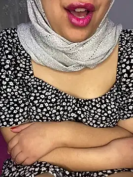 Snapshot of yassminsexy22 chatting on January 2025 01:52:01 PM yassminsexy22 online show from January 2025 01:52:01 PM
