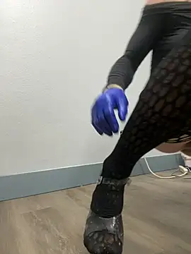 UtopianMisfit1 online show from April 2026 10:42:02 AM