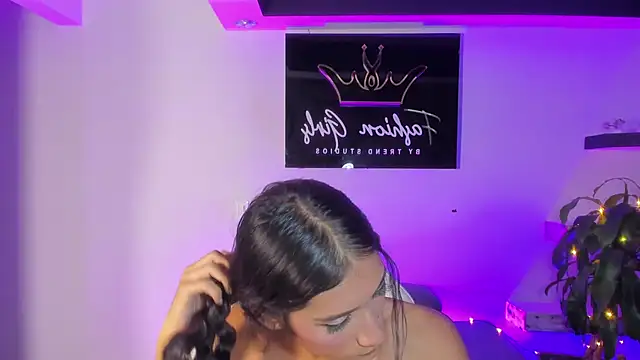 Snapshot of CamilaHarperr_ chatting on February 2025 04:35:01 AM CamilaHarperr online show from February 2025 04:35:01 AM