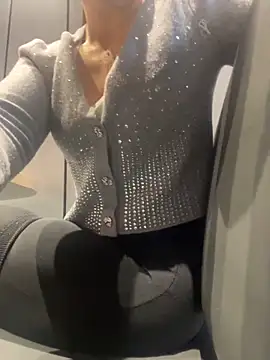 Snapshot of beautydiamond chatting on December 2025 10:16:02 AM beautydiamond online show from December 2025 10:16:02 AM