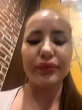 Snapshot of beautydiamond chatting on November 2025 10:26:01 AM beautydiamond online show from November 2025 10:26:01 AM