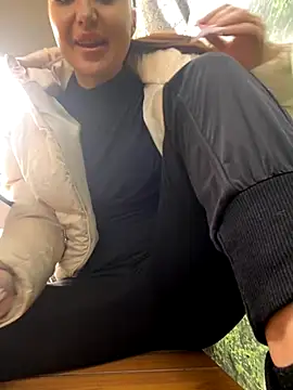 Snapshot of beautydiamond chatting on November 2025 10:08:02 AM beautydiamond online show from November 2025 10:08:02 AM