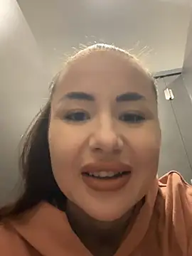 Snapshot of beautydiamond chatting on January 2025 08:04:02 AM beautydiamond online show from January 2025 08:04:02 AM