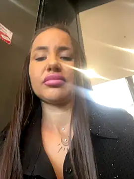 Snapshot of beautydiamond chatting on September 2025 08:43:01 AM beautydiamond online show from September 2025 08:43:01 AM